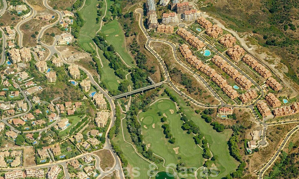 Villa's in mediterrane stijl en half vrijstaande villa's met uitzicht op zee en golf in Elviria, Marbella 24418