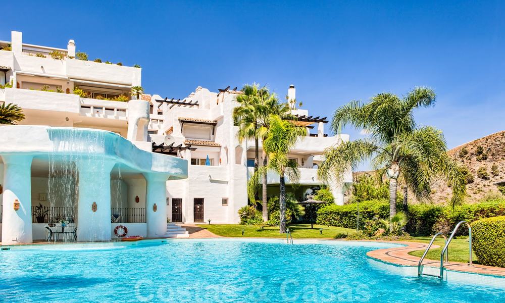 Prachtig penthouse appartement in exclusief, omheind frontlinie-golfcomplex met panoramisch uitzicht in La Quinta, Benahavis - Marbella 24419