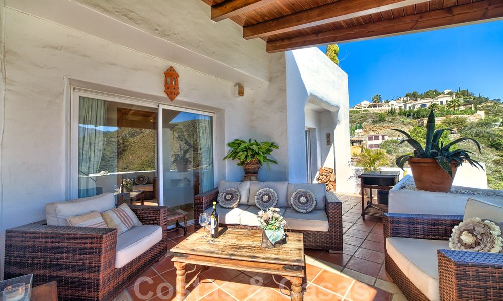 Prachtig penthouse appartement in exclusief, omheind frontlinie-golfcomplex met panoramisch uitzicht in La Quinta, Benahavis - Marbella 24428