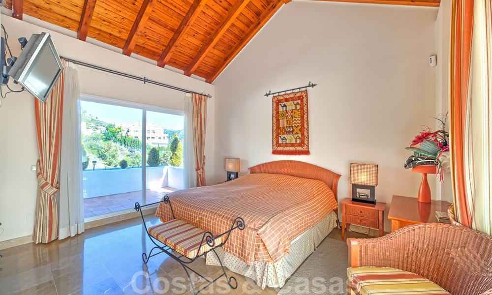 Prachtig penthouse appartement in exclusief, omheind frontlinie-golfcomplex met panoramisch uitzicht in La Quinta, Benahavis - Marbella 24434