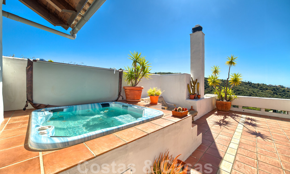 Prachtig penthouse appartement in exclusief, omheind frontlinie-golfcomplex met panoramisch uitzicht in La Quinta, Benahavis - Marbella 24438