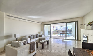 TEE 5 : Ruime moderne luxe eerstelijnsgolf appartementen met een prachtig golf- en zeezicht te koop in Marbella - Benahavis 24543 