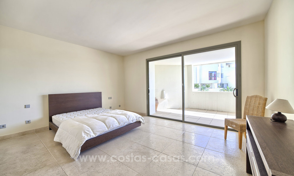 TEE 5 : Ruime moderne luxe eerstelijnsgolf appartementen met een prachtig golf- en zeezicht te koop in Marbella - Benahavis 24545