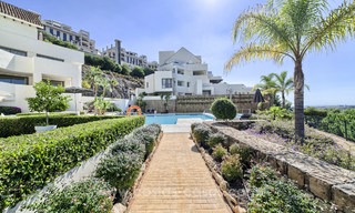 TEE 5 : Ruime moderne luxe eerstelijnsgolf appartementen met een prachtig golf- en zeezicht te koop in Marbella - Benahavis 24547 