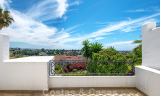 Gerenoveerd in eigentijdse stijl, duplex appartement te koop met zeezicht op de New Golden Mile tussen Marbella en Estepona 24729 