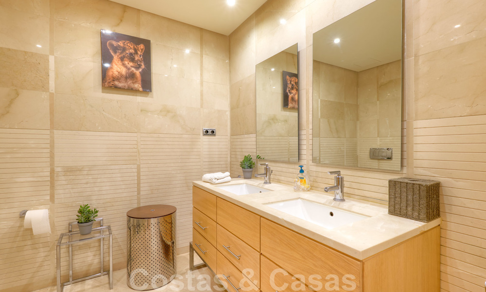 Luxe appartement te koop in prestigieus complex aan de Golden Mile te Marbella 24821