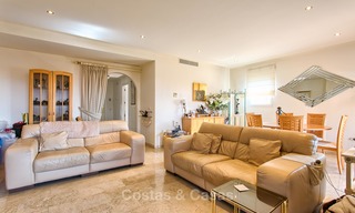 Penthouse appartement te koop in een eerstelijns strand complex in Estepona 24635 