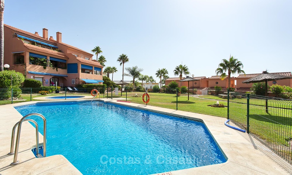 Penthouse appartement te koop in een eerstelijns strand complex in Estepona 24656