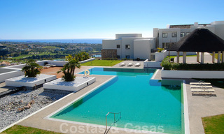 Alanda Los Flamingos Golf: Moderne ruime luxeappartementen met golf- en zeezicht te koop in Marbella - Benahavis 24702 