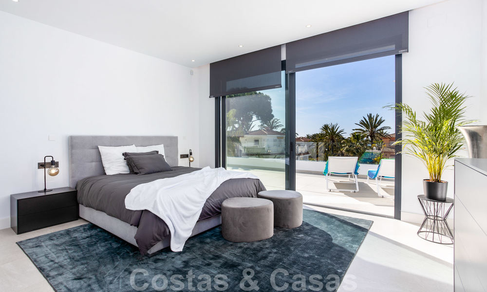 VERKOCHT. Prachtige moderne villa nabij het strand, klaar om te bewonen, Marbella Oost. Prijsverlaging 24777