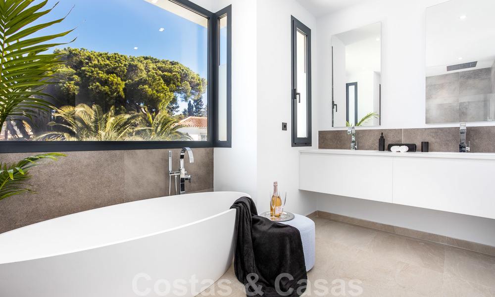 VERKOCHT. Prachtige moderne villa nabij het strand, klaar om te bewonen, Marbella Oost. Prijsverlaging 24779