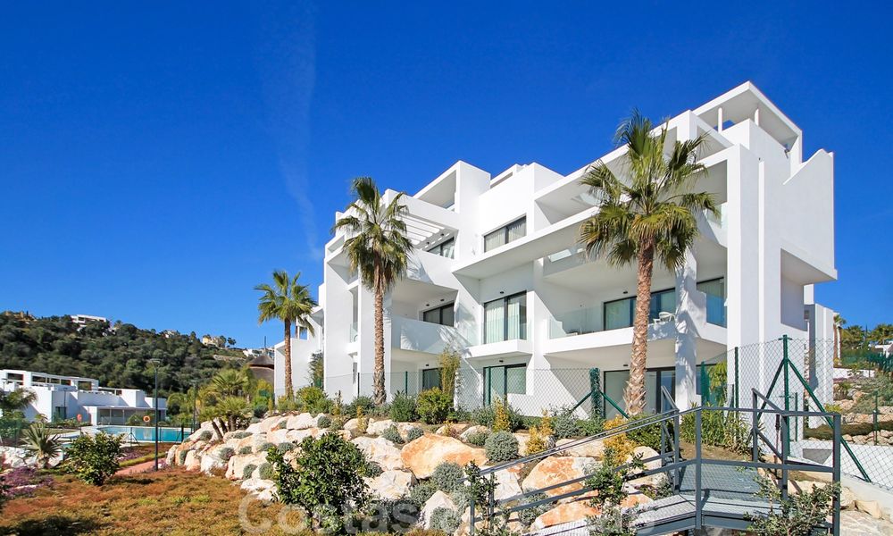 Modern penthouse appartement te koop met uitzicht op de golfbaan en de Middellandse Zee in Benahavis - Marbella 24862