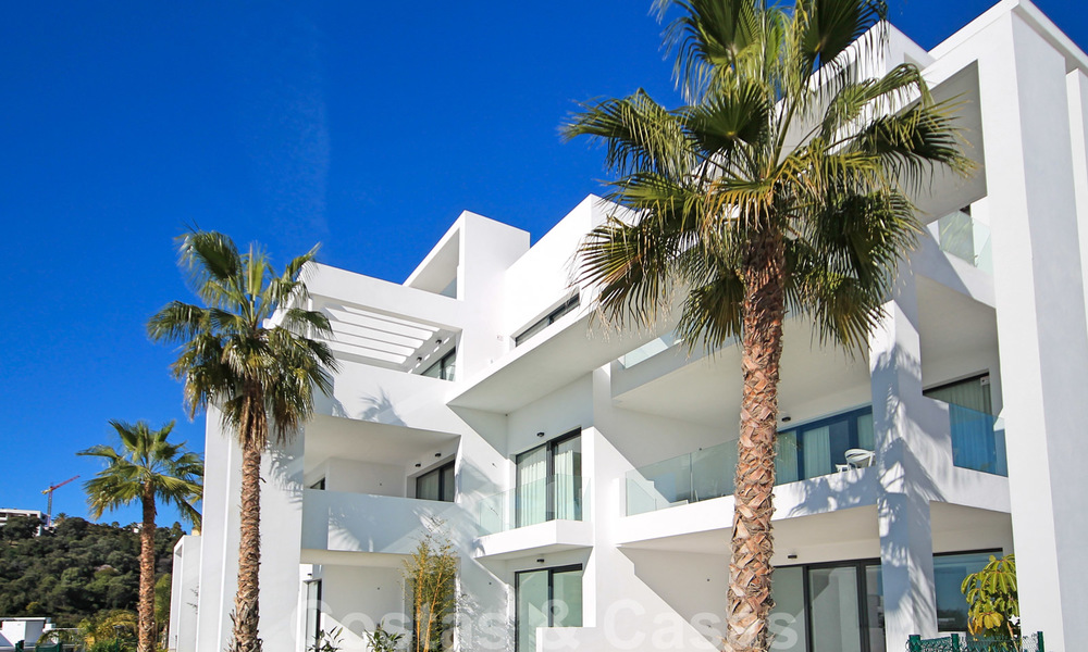 Modern penthouse appartement te koop met uitzicht op de golfbaan en de Middellandse Zee in Benahavis - Marbella 24863