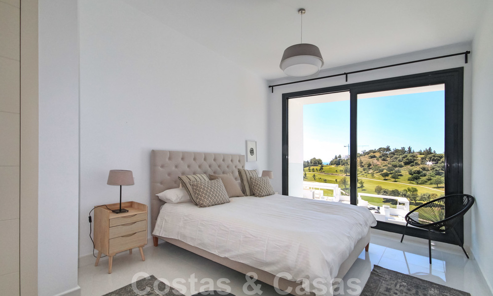 Modern penthouse appartement te koop met uitzicht op de golfbaan en de Middellandse Zee in Benahavis - Marbella 24868