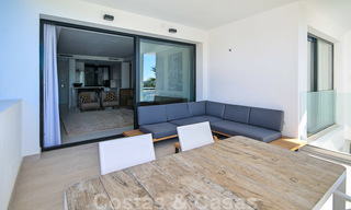 Modern appartement te koop met uitzicht op de golfbaan in Benahavis - Marbella 24883 