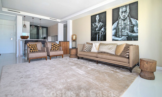 Modern appartement te koop met uitzicht op de golfbaan in Benahavis - Marbella 24885 