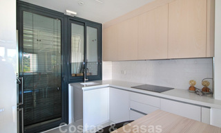 Modern appartement te koop met uitzicht op de golfbaan in Benahavis - Marbella 24886 
