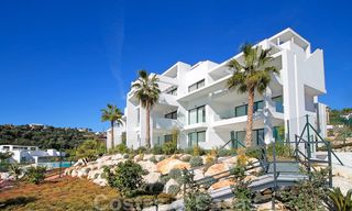 Modern appartement te koop met uitzicht op de golfbaan in Benahavis - Marbella 24895 