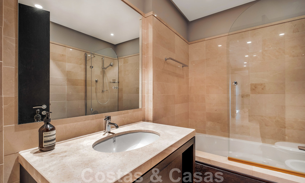 Exclusief modern appartement te koop met een eigentijds luxueus interieur in Sierra Blanca, Golden Mile, Marbella 24969