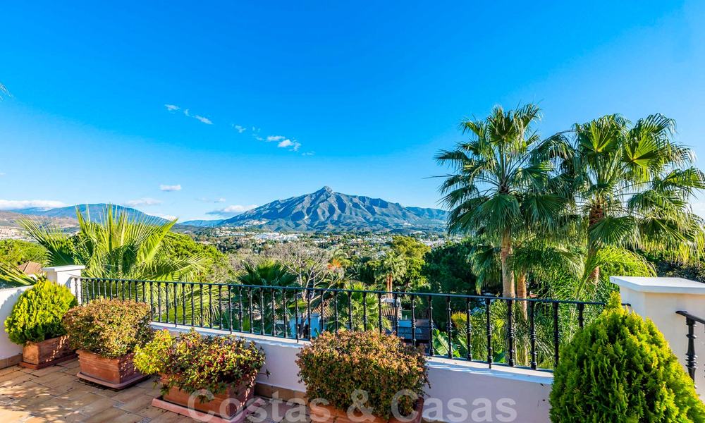 Grote luxe villa te koop met schitterend panoramisch uitzicht over de golfvallei, de bergen en de Middellandse Zee in Nueva Andalucia, Marbella 25011