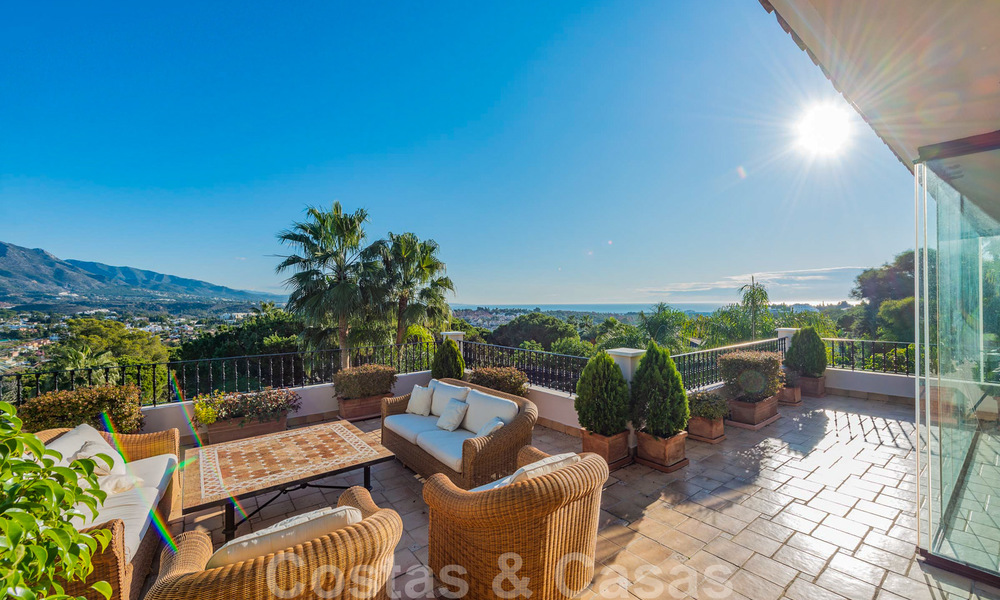 Grote luxe villa te koop met schitterend panoramisch uitzicht over de golfvallei, de bergen en de Middellandse Zee in Nueva Andalucia, Marbella 25013