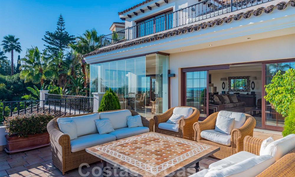 Grote luxe villa te koop met schitterend panoramisch uitzicht over de golfvallei, de bergen en de Middellandse Zee in Nueva Andalucia, Marbella 25014