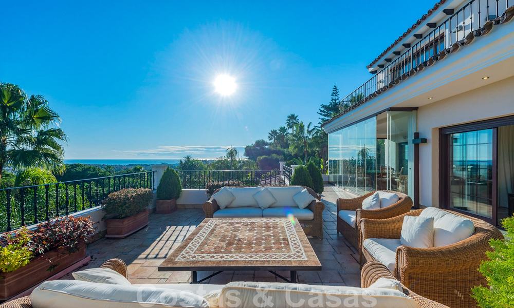 Grote luxe villa te koop met schitterend panoramisch uitzicht over de golfvallei, de bergen en de Middellandse Zee in Nueva Andalucia, Marbella 25016