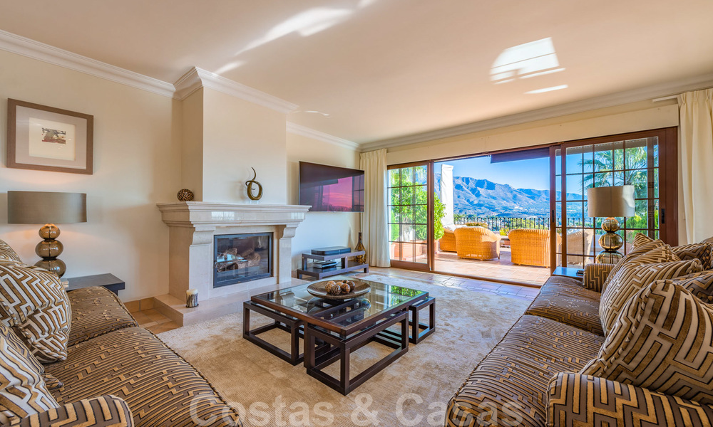 Grote luxe villa te koop met schitterend panoramisch uitzicht over de golfvallei, de bergen en de Middellandse Zee in Nueva Andalucia, Marbella 25018