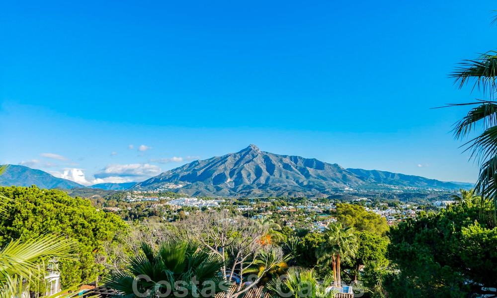 Grote luxe villa te koop met schitterend panoramisch uitzicht over de golfvallei, de bergen en de Middellandse Zee in Nueva Andalucia, Marbella 25019