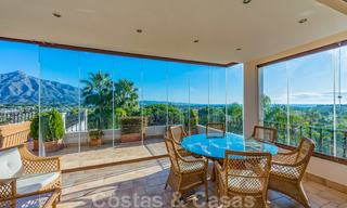 Grote luxe villa te koop met schitterend panoramisch uitzicht over de golfvallei, de bergen en de Middellandse Zee in Nueva Andalucia, Marbella 25022 