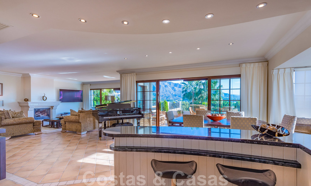 Grote luxe villa te koop met schitterend panoramisch uitzicht over de golfvallei, de bergen en de Middellandse Zee in Nueva Andalucia, Marbella 25025