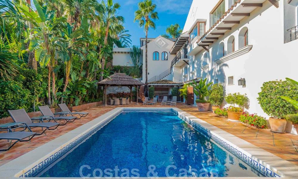Grote luxe villa te koop met schitterend panoramisch uitzicht over de golfvallei, de bergen en de Middellandse Zee in Nueva Andalucia, Marbella 25031