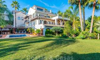 Grote luxe villa te koop met schitterend panoramisch uitzicht over de golfvallei, de bergen en de Middellandse Zee in Nueva Andalucia, Marbella 25035 
