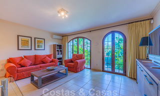 Grote luxe villa te koop met schitterend panoramisch uitzicht over de golfvallei, de bergen en de Middellandse Zee in Nueva Andalucia, Marbella 25038 