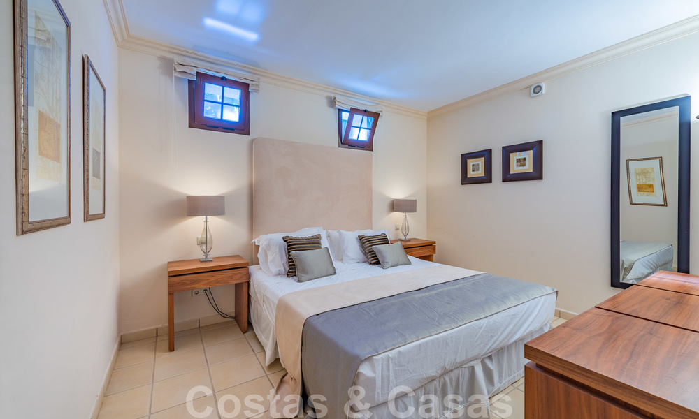 Grote luxe villa te koop met schitterend panoramisch uitzicht over de golfvallei, de bergen en de Middellandse Zee in Nueva Andalucia, Marbella 25042