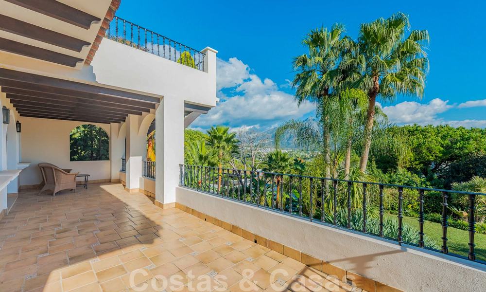 Grote luxe villa te koop met schitterend panoramisch uitzicht over de golfvallei, de bergen en de Middellandse Zee in Nueva Andalucia, Marbella 25056