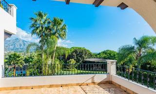 Grote luxe villa te koop met schitterend panoramisch uitzicht over de golfvallei, de bergen en de Middellandse Zee in Nueva Andalucia, Marbella 25059 