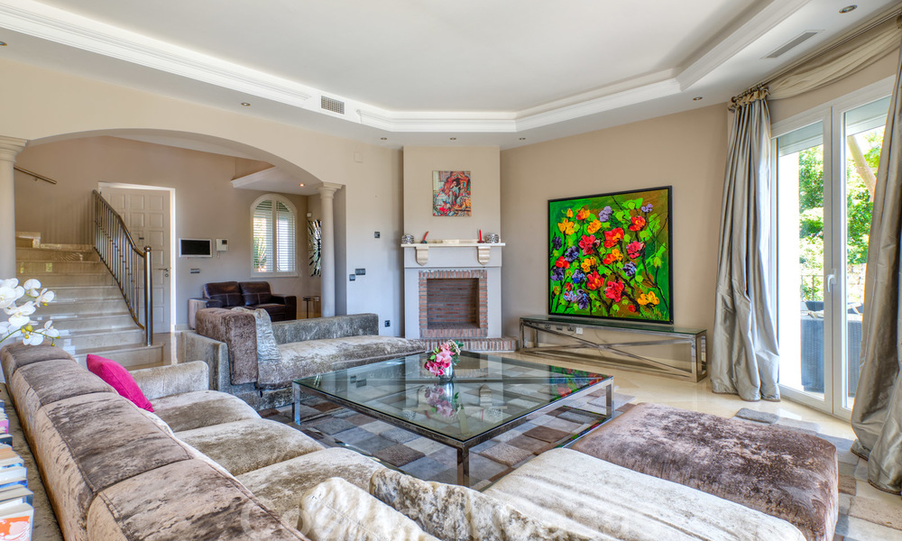 Instapklare villa in klassieke stijl te koop in het gegeerde Nueva Andalucia, Marbella 25079