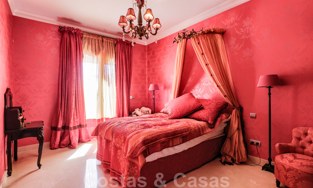 Instapklare villa in klassieke stijl te koop in het gegeerde Nueva Andalucia, Marbella 25080