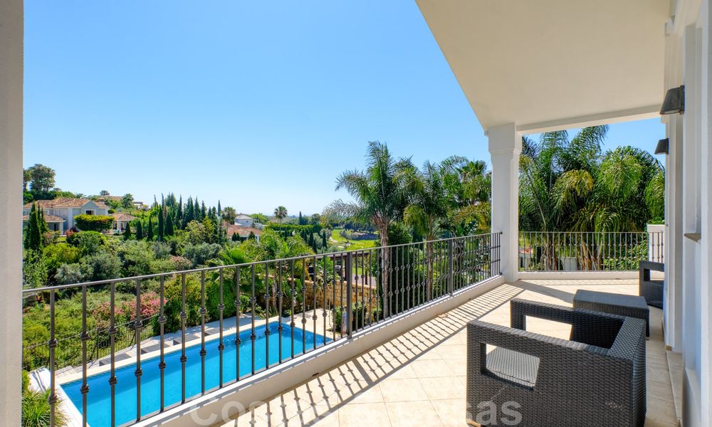 Instapklare villa in klassieke stijl te koop in het gegeerde Nueva Andalucia, Marbella 25086