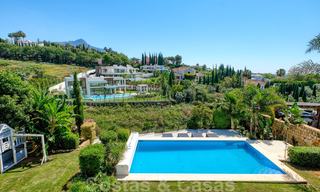 Instapklare villa in klassieke stijl te koop in het gegeerde Nueva Andalucia, Marbella 25087 