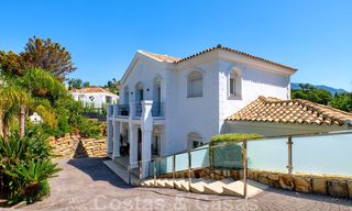 Instapklare villa in klassieke stijl te koop in het gegeerde Nueva Andalucia, Marbella 25090 