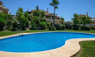 Ruime luxe appartementen met een groot terras en panoramisch uitzicht in een stijlvol complex omringd door de golfbaan in Marbella - Benahavis 25157 
