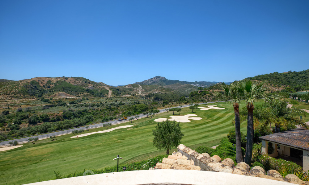 Ruime luxe appartementen met een groot terras en panoramisch uitzicht in een stijlvol complex omringd door de golfbaan in Marbella - Benahavis 25161