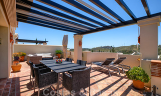 Ruime luxe appartementen met een groot terras en panoramisch uitzicht in een stijlvol complex omringd door de golfbaan in Marbella - Benahavis 25169 