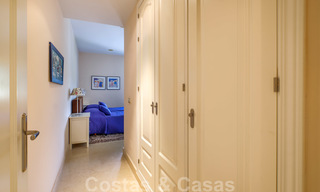 Ruime luxe appartementen met een groot terras en panoramisch uitzicht in een stijlvol complex omringd door de golfbaan in Marbella - Benahavis 25173 