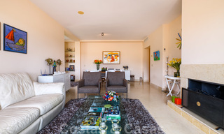 Ruime luxe appartementen met een groot terras en panoramisch uitzicht in een stijlvol complex omringd door de golfbaan in Marbella - Benahavis 25189 