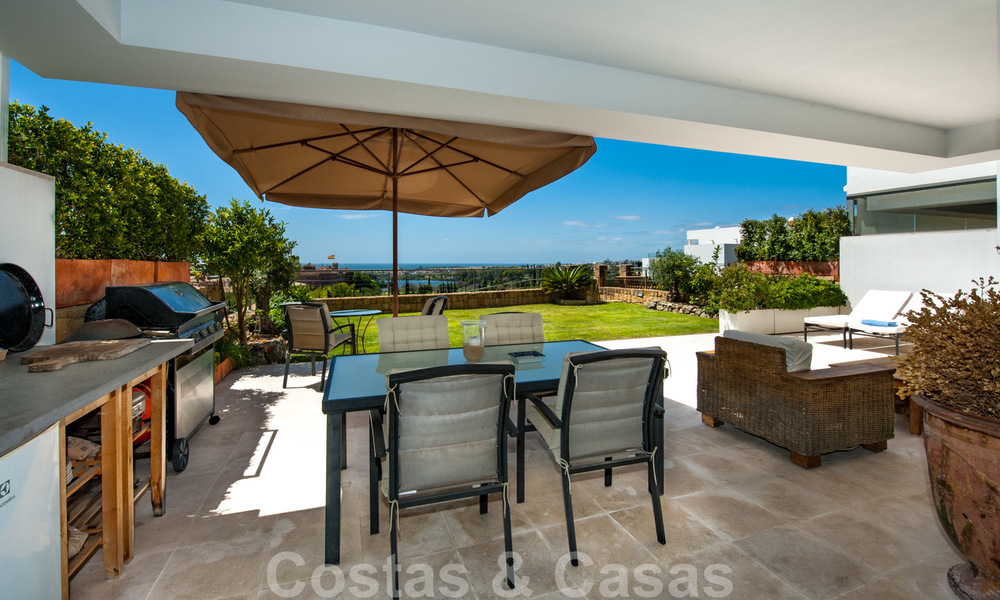 Modern eerstelijns golf appartement met prachtig golf- en zeezicht te koop in Los Flamingos Golf in Marbella - Benahavis 25123