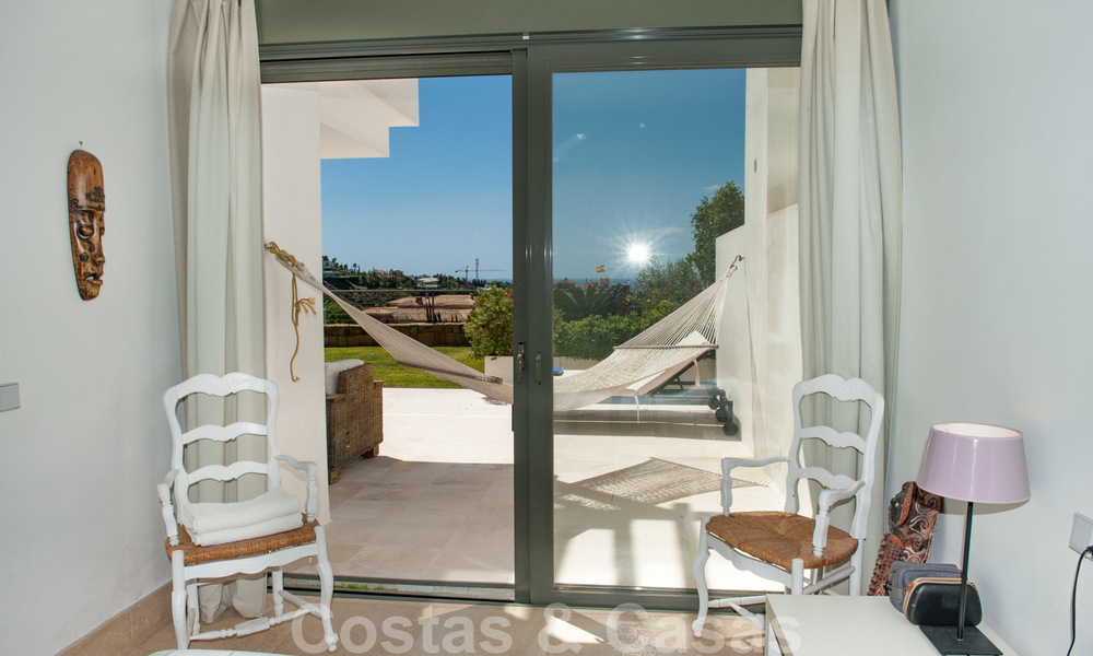 Modern eerstelijns golf appartement met prachtig golf- en zeezicht te koop in Los Flamingos Golf in Marbella - Benahavis 25141