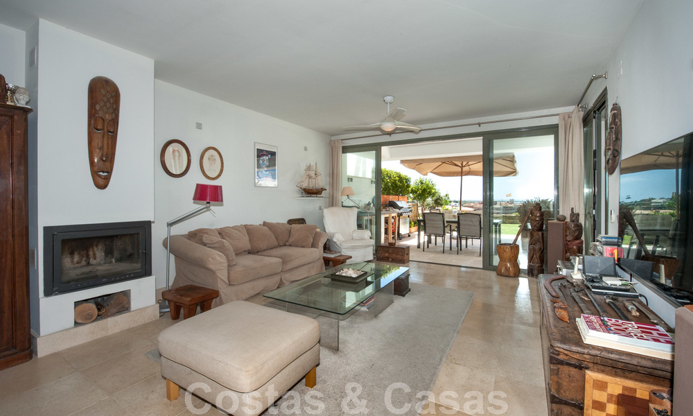 Modern eerstelijns golf appartement met prachtig golf- en zeezicht te koop in Los Flamingos Golf in Marbella - Benahavis 25143